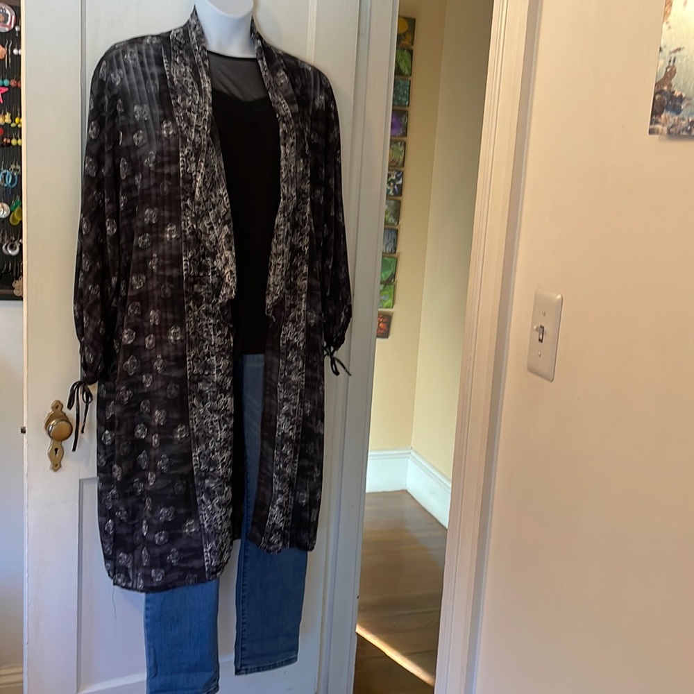 Arula black white kimono